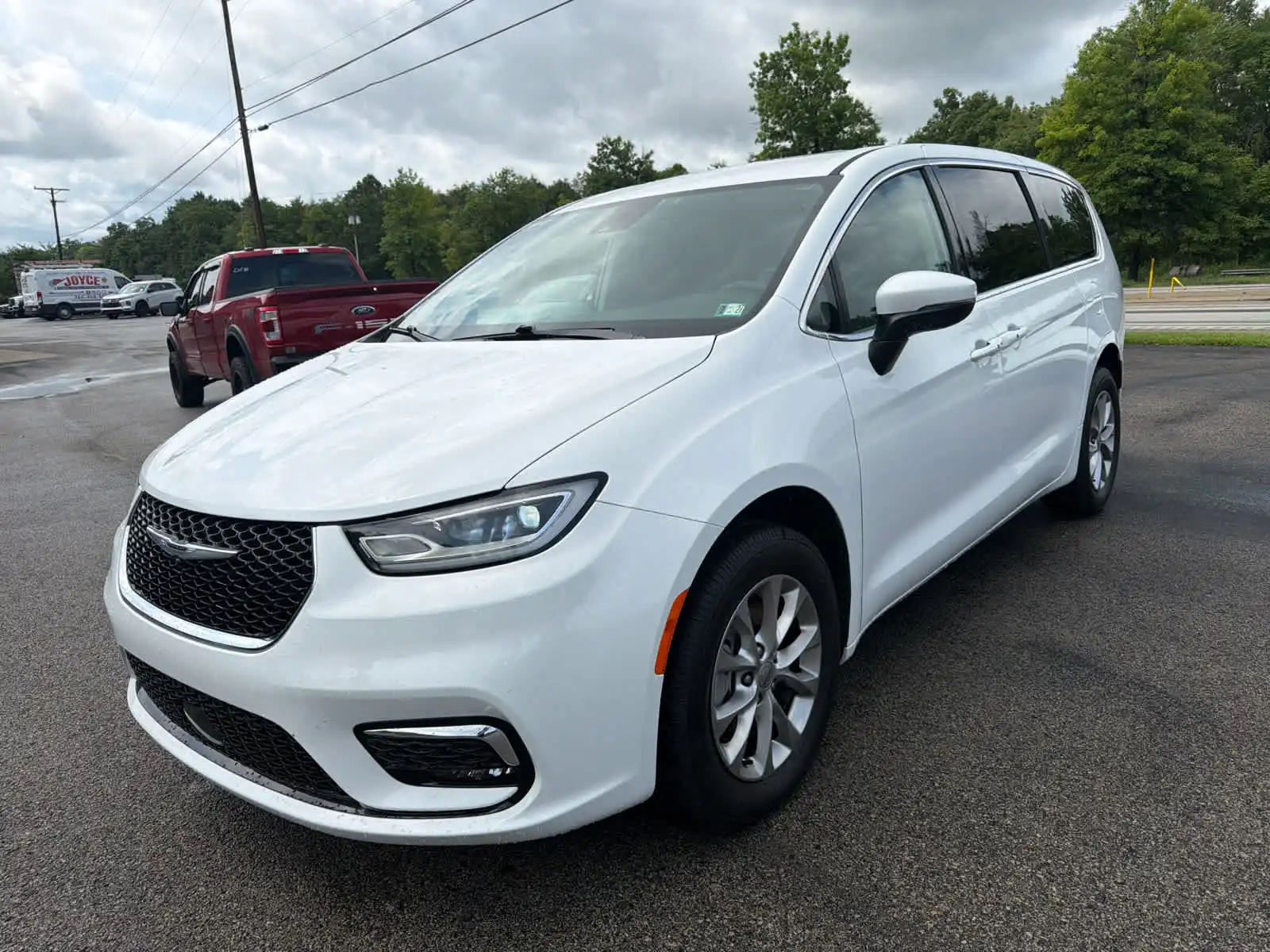 2023 Chrysler Pacifica Touring L AWD's photo