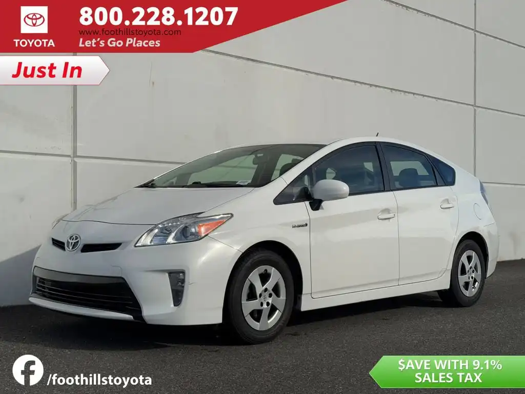 2015 Toyota Prius Two's photo