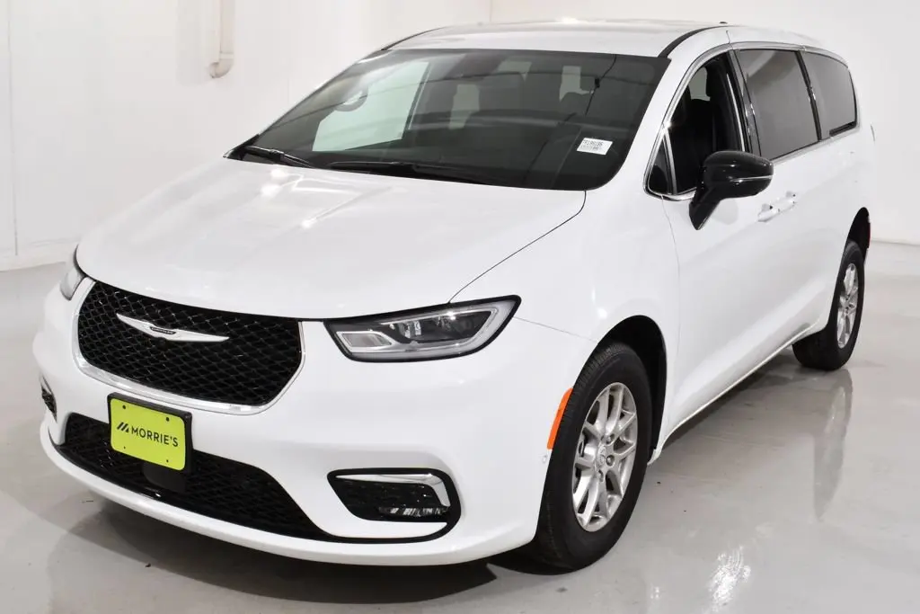 2026 Chrysler Pacifica Select photo 3