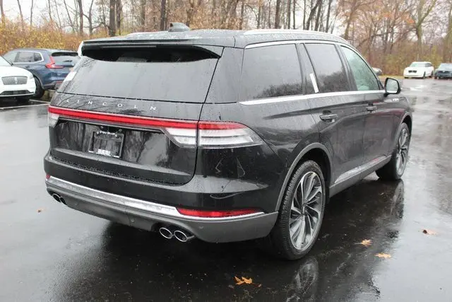 2026 Lincoln Aviator Reserve AWD photo 3