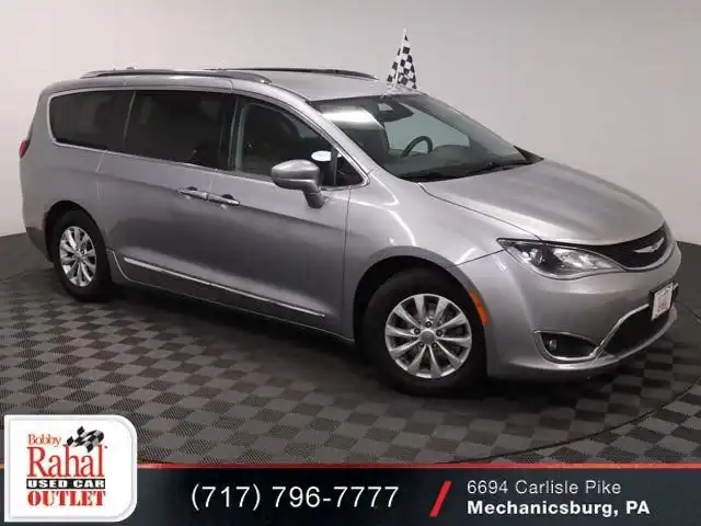 2019 Chrysler Pacifica Touring L's photo