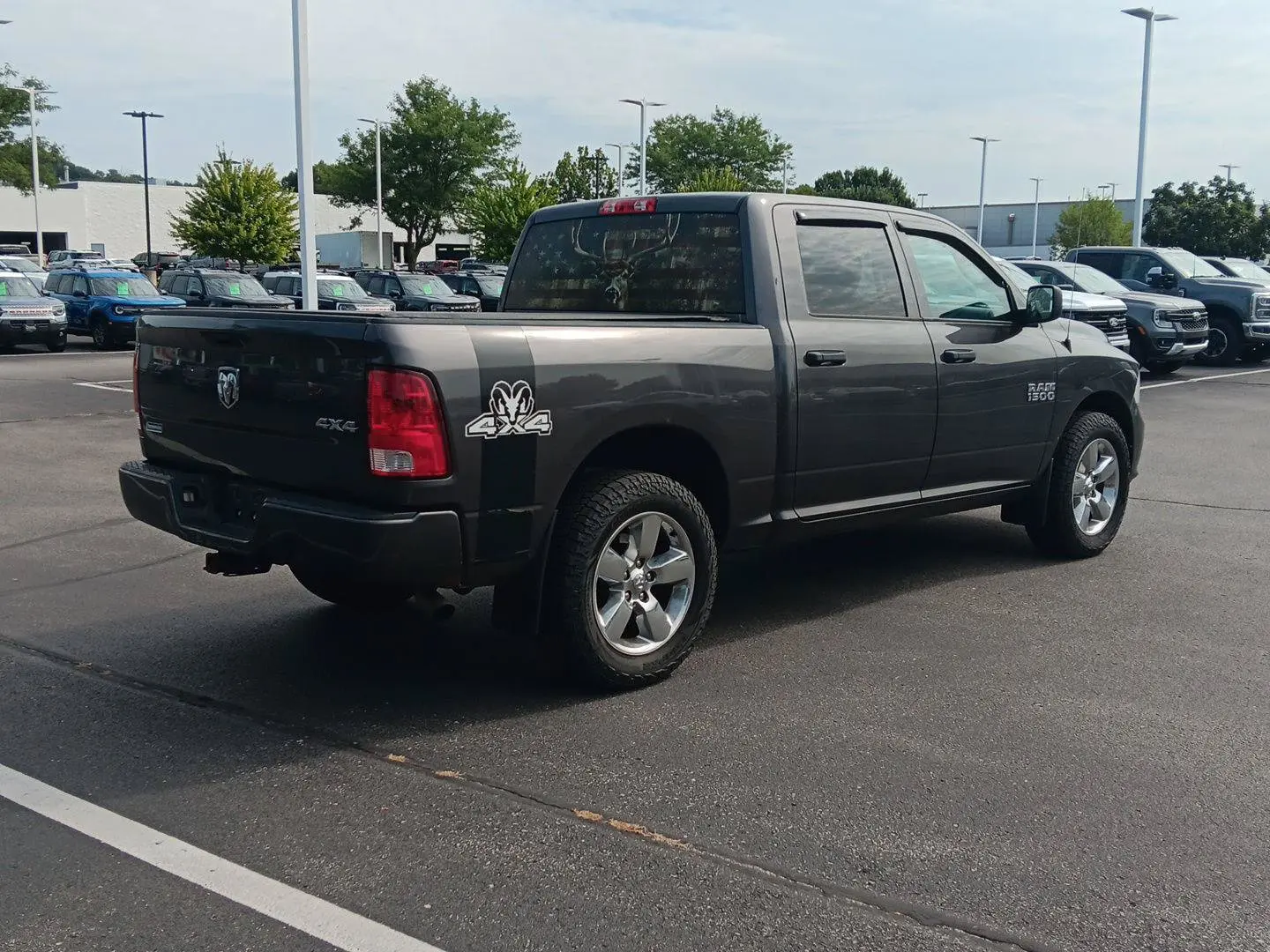 2017 RAM 1500 Express 4x4 Crew Cab 5'7 photo 5