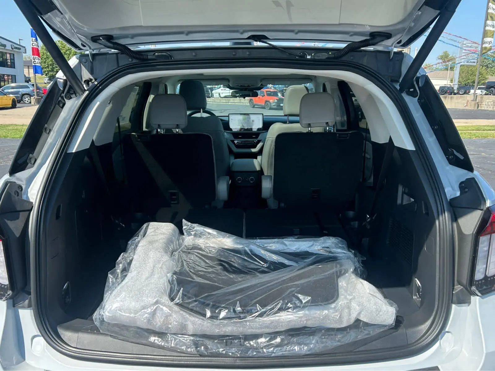 2026 Ford Explorer Active 4WD photo 5
