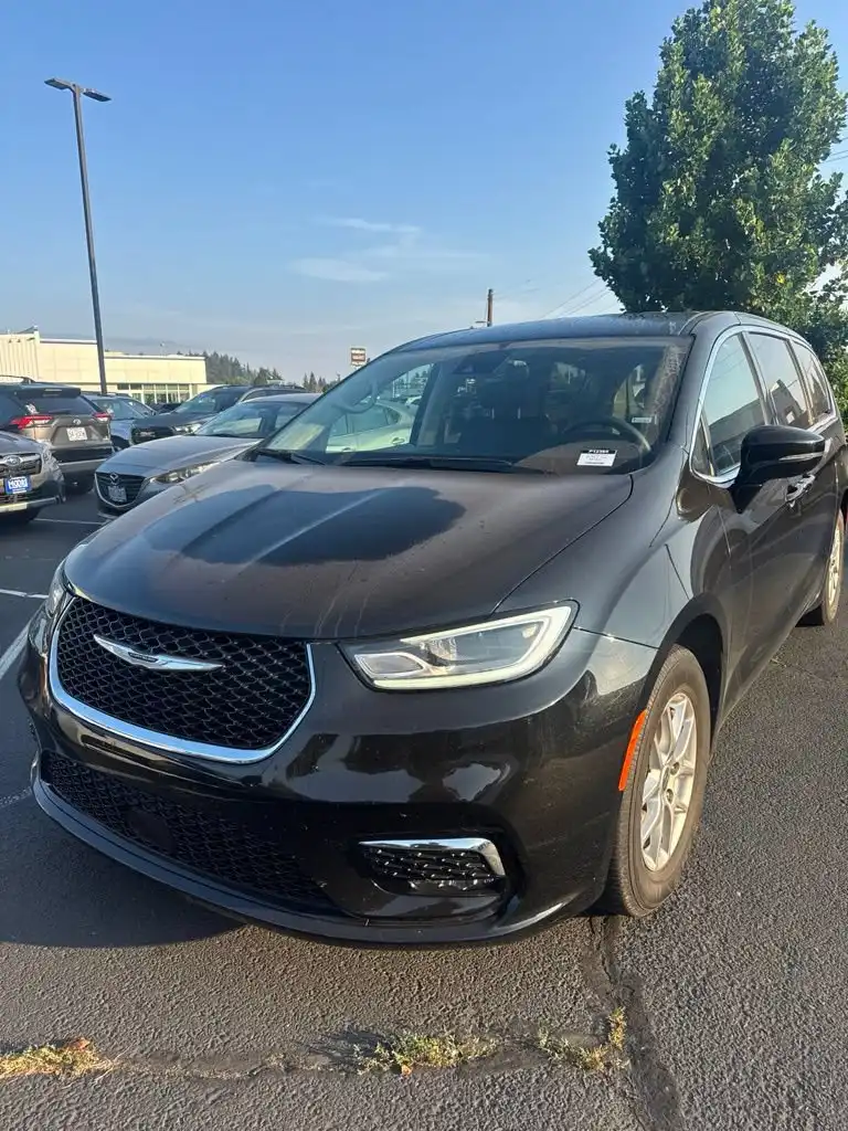 2024 Chrysler Pacifica Touring L's photo
