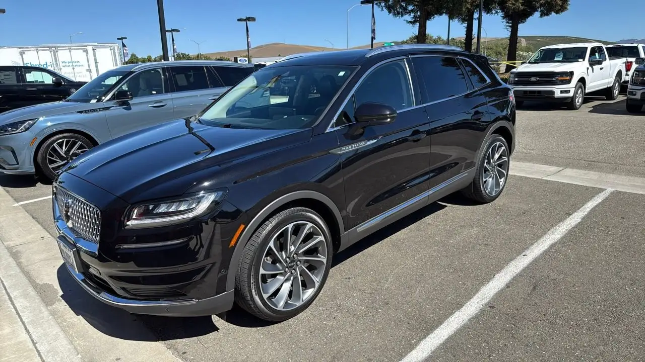 2023 Lincoln Nautilus Reserve AWD photo 1