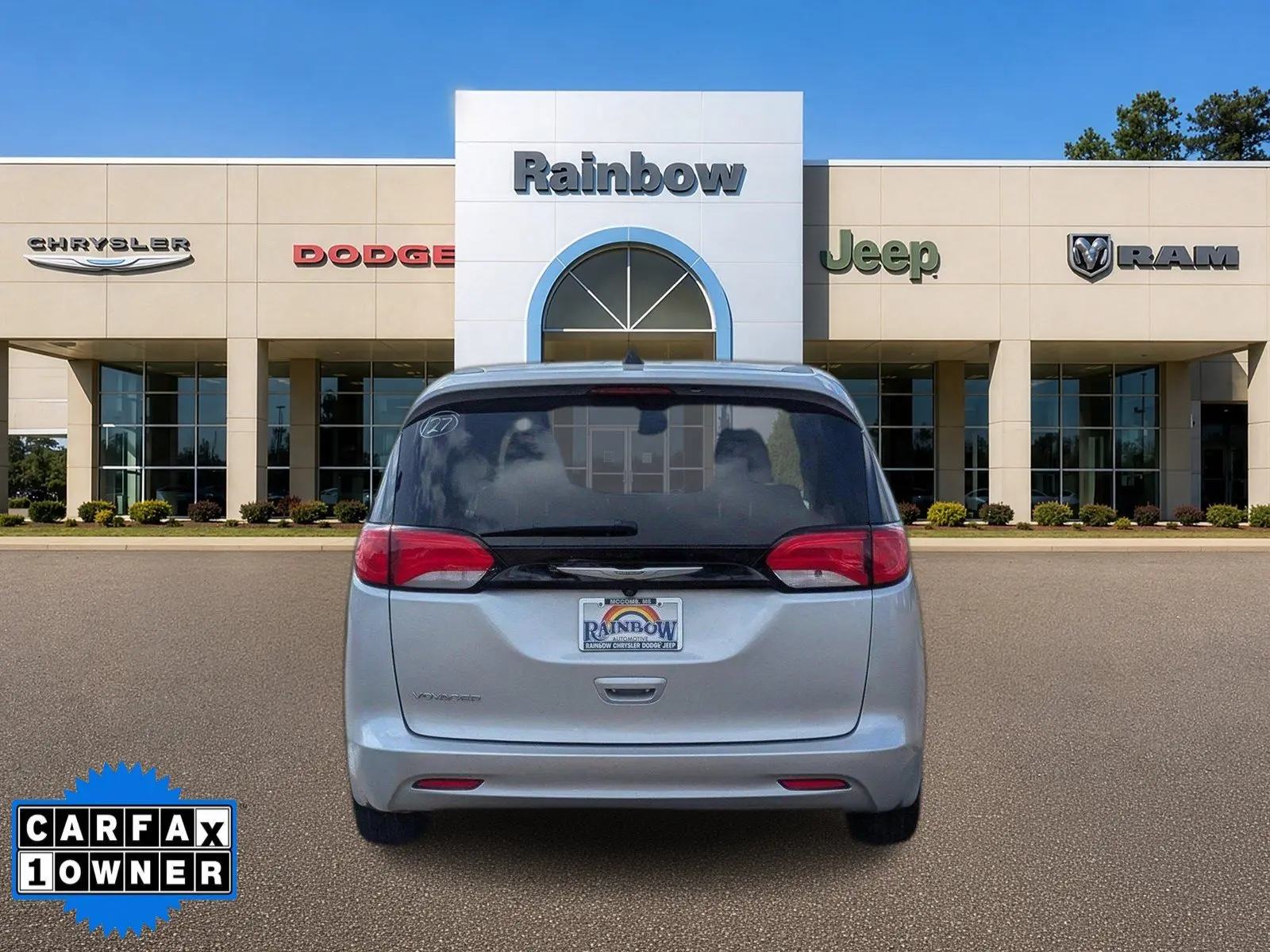 2023 Chrysler Voyager LX photo 4