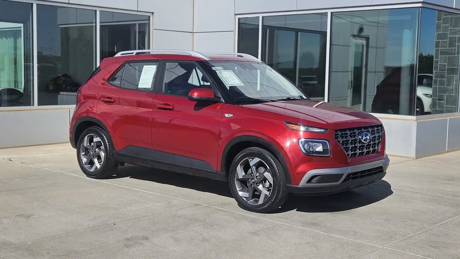 2025 Hyundai Venue SEL IVT's photo