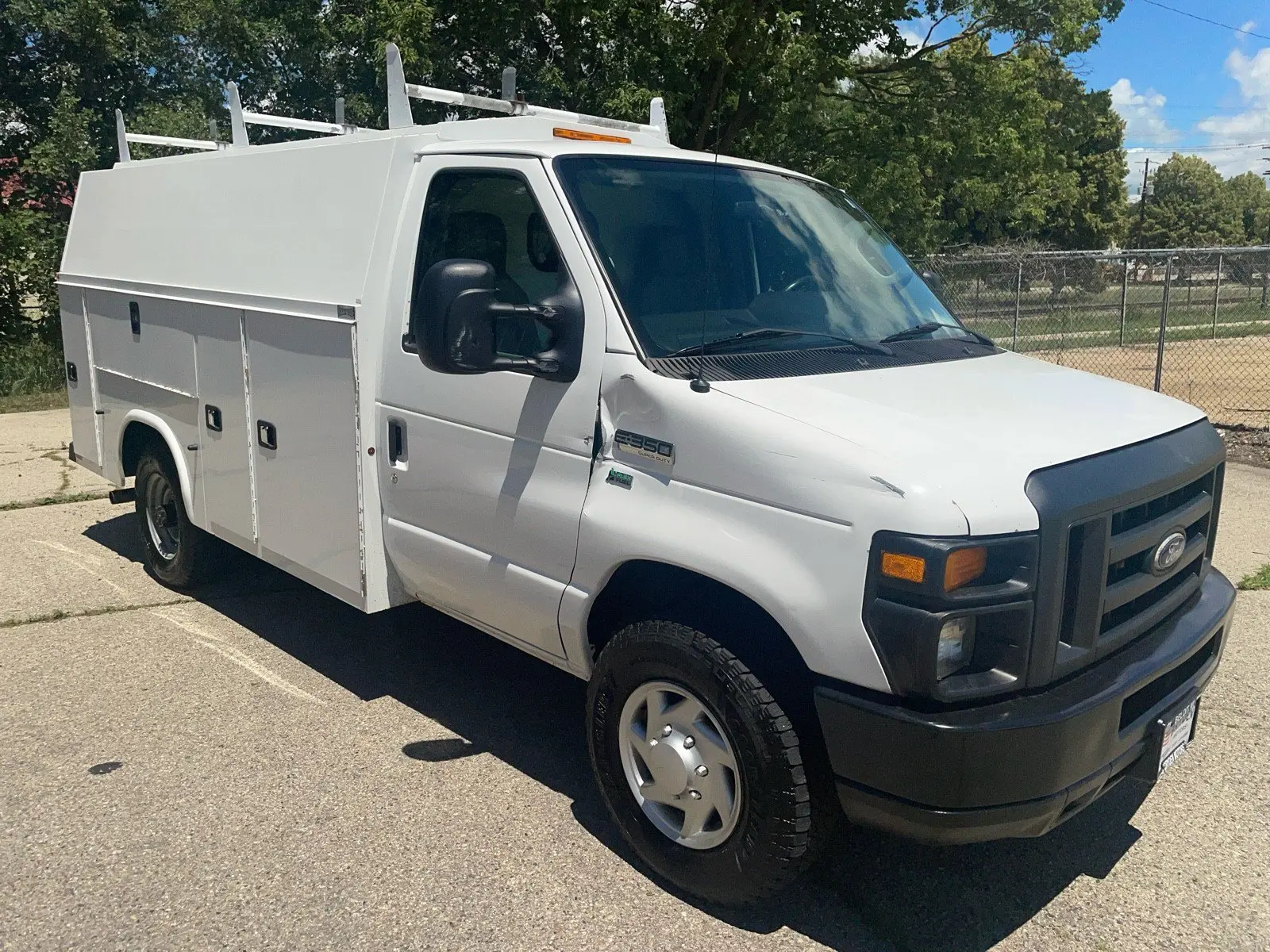 2016 Ford E-Series SRW E-350 Super Duty 138 in WB photo 3