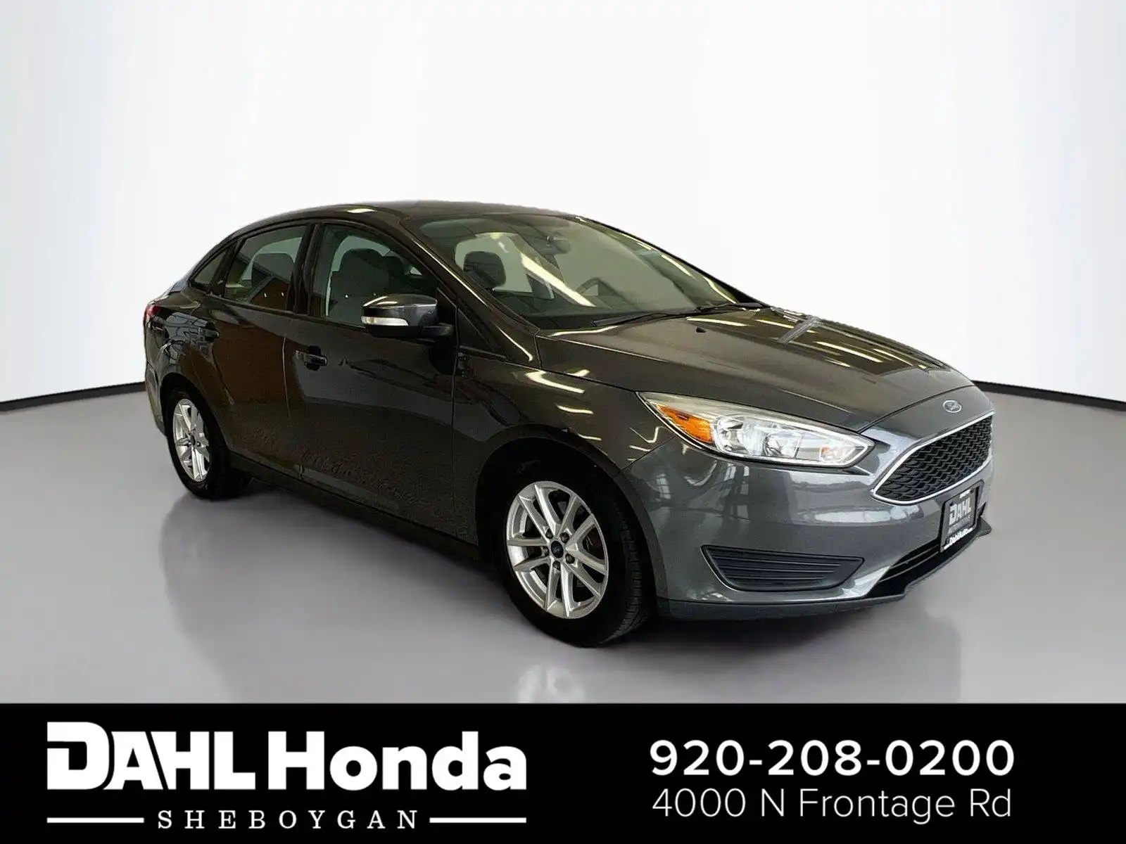 2016 Ford Focus SE Sedan's photo