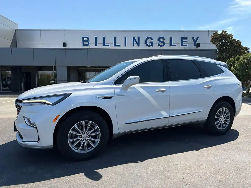 2023 Buick Enclave Essence's photo