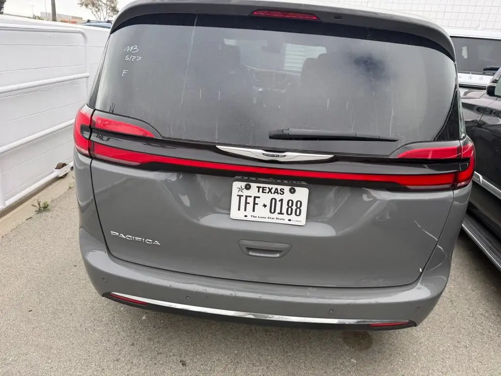 2023 Chrysler Pacifica Touring L photo 5