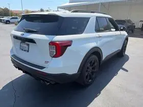 2022 Ford Explorer ST photo 5