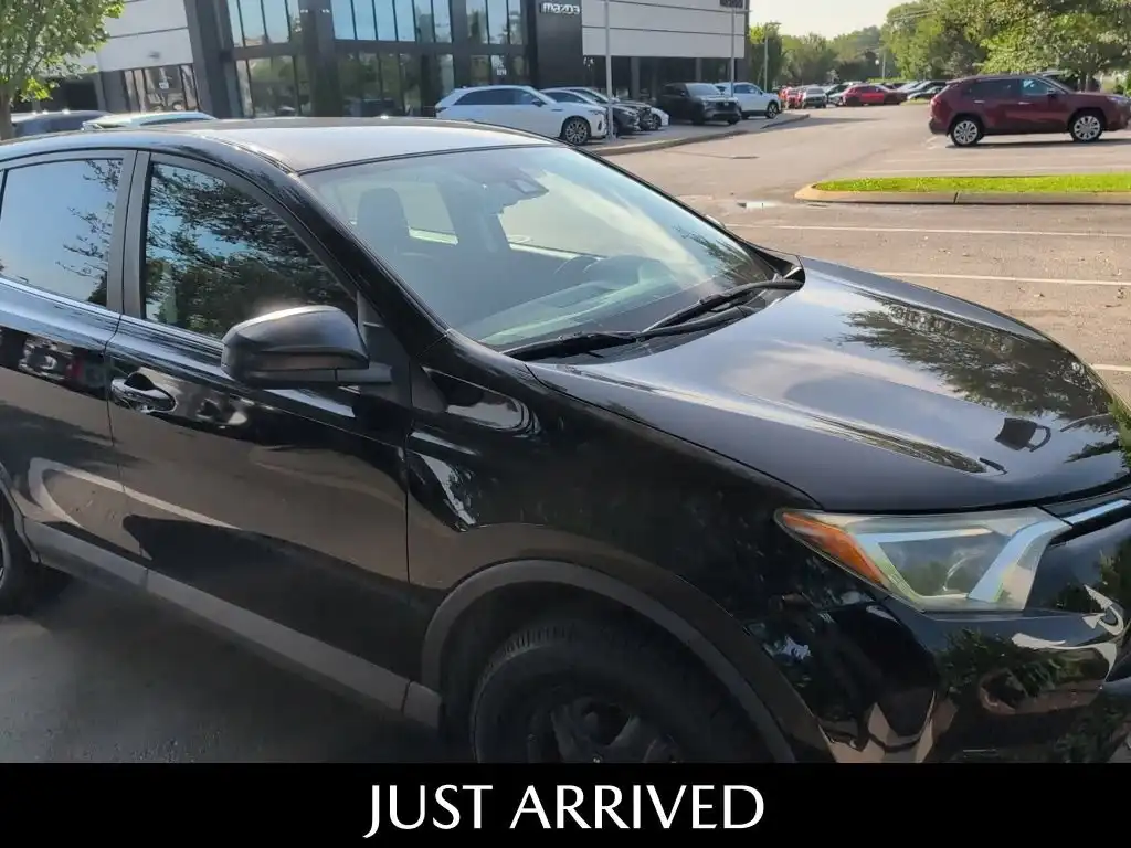 2018 Toyota RAV4 LE's photo
