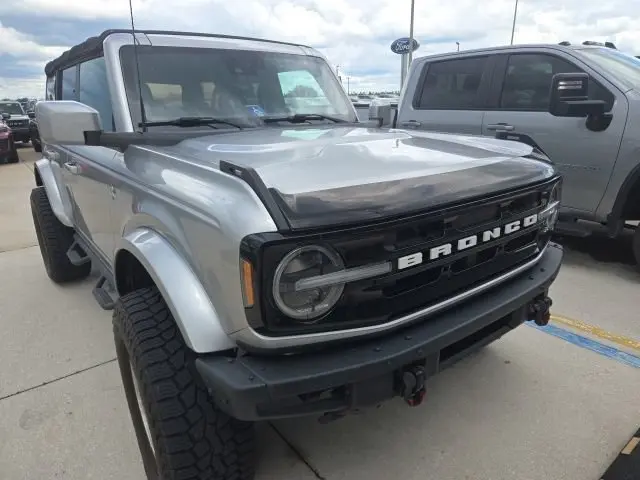 2021 Ford Bronco Outer Banks 4WD Advanced photo 3