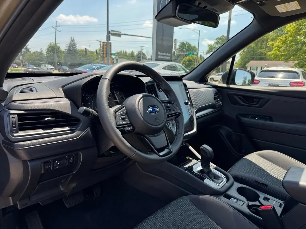2025 Subaru Forester Premium photo 4