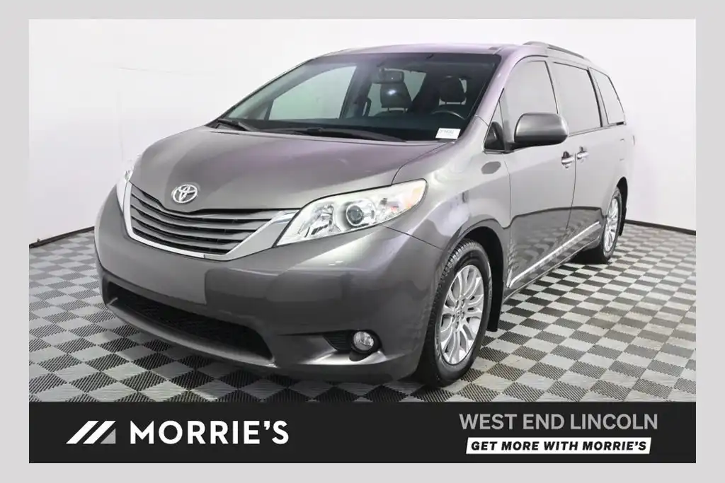 2016 Toyota Sienna XLE V6 7-Passenger Access Seat's photo