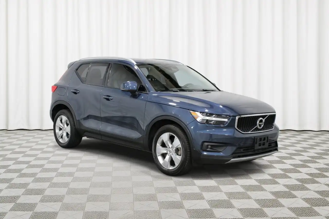 2022 Volvo XC40 T4 Momentum's photo