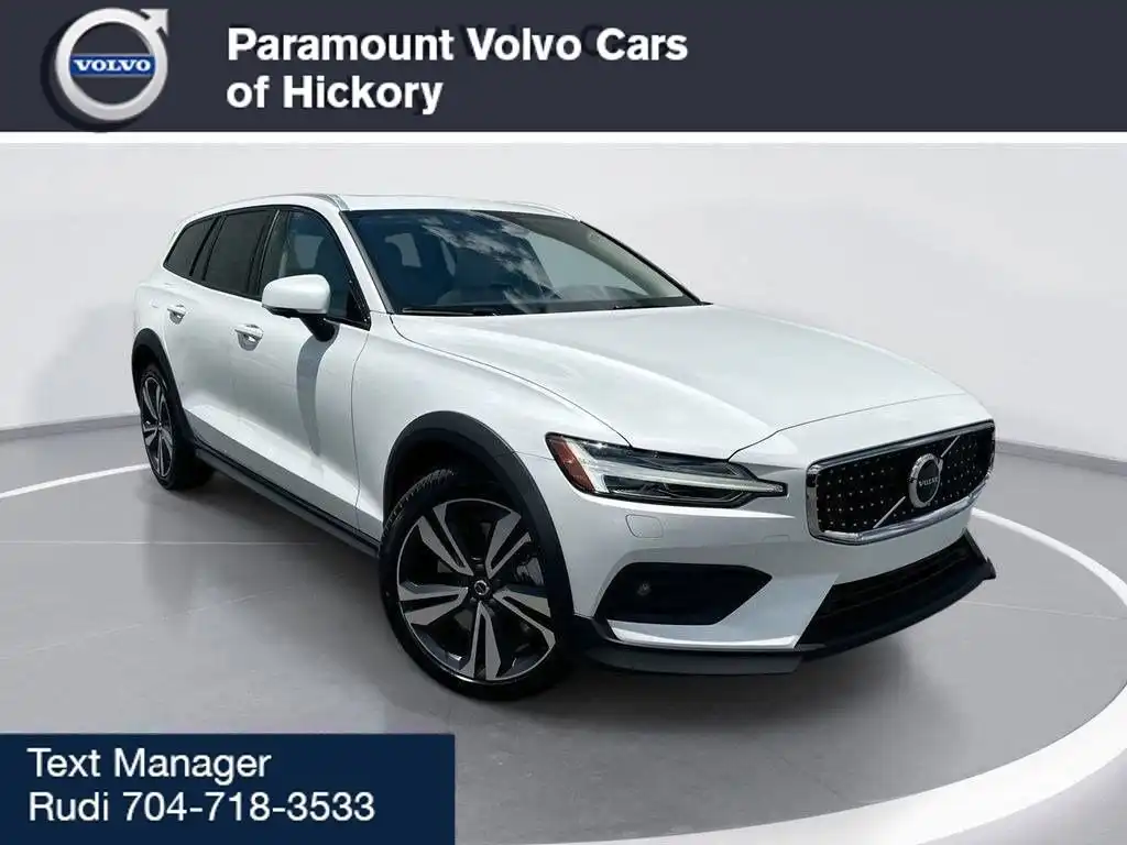 2026 Volvo V60 Cross Country B5 Plus AWD's photo
