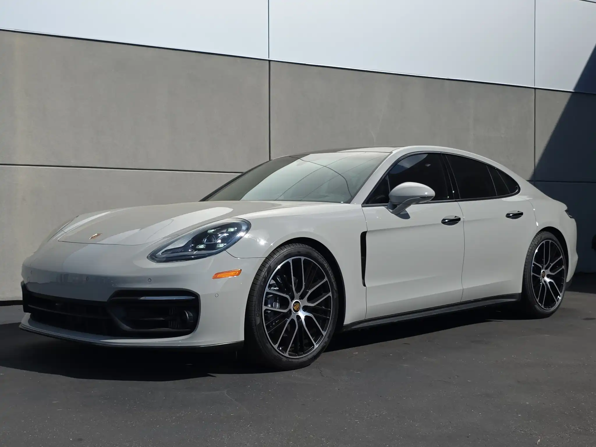 2023 Porsche Panamera 4 Platinum Edition's photo