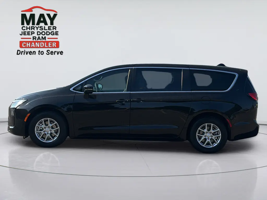 2027 Chrysler Pacifica Select photo 4
