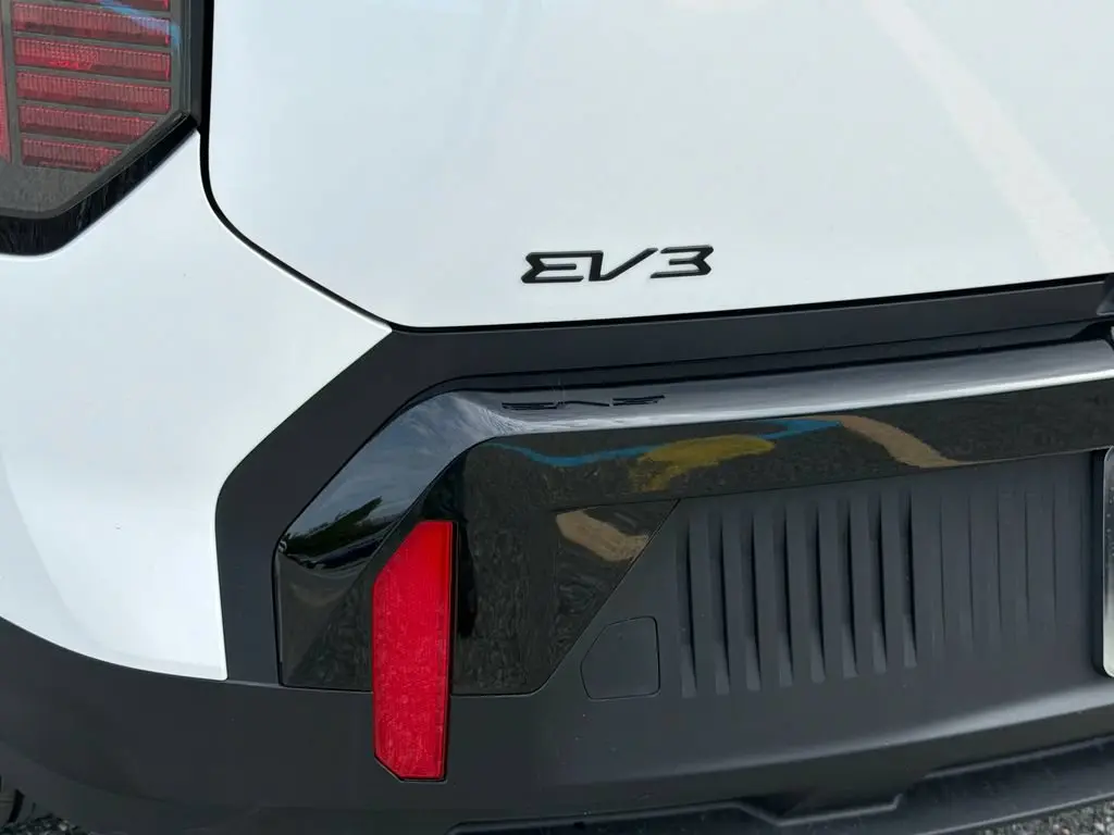 2027 Kia EV3 Wind photo 5