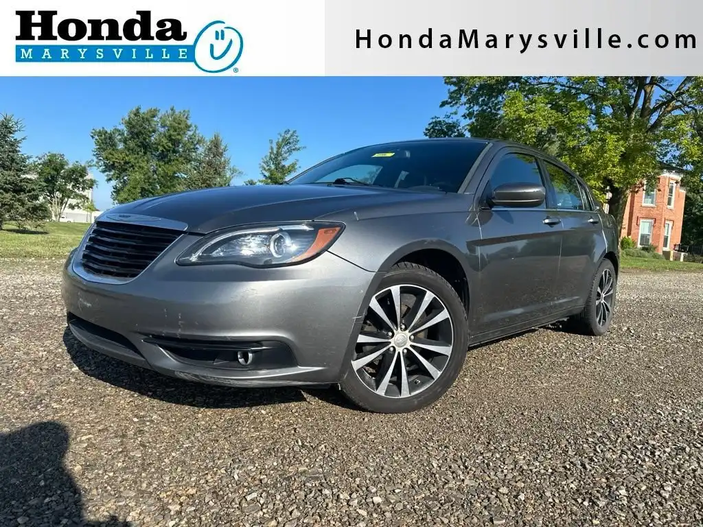 2013 Chrysler 200 Limited's photo