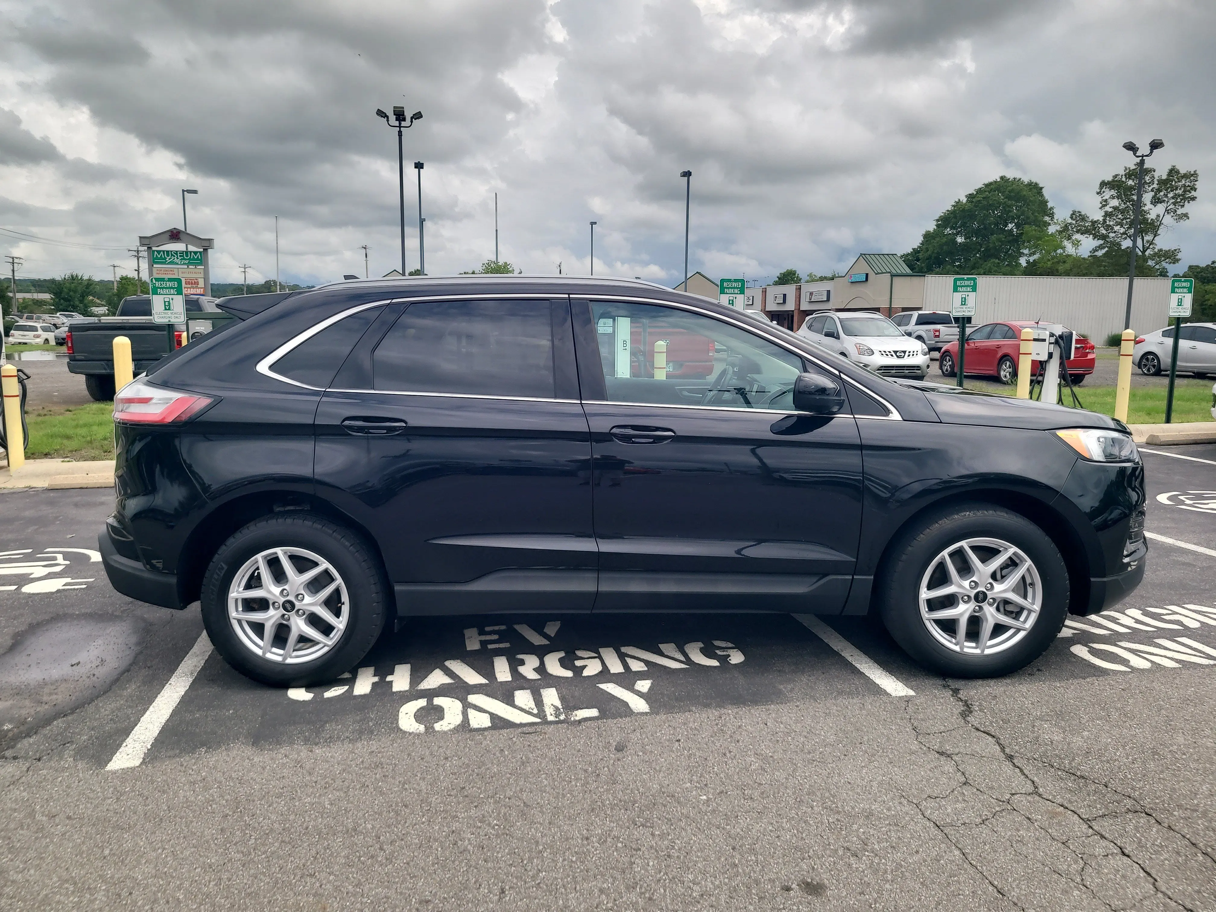 2024 Ford Edge SEL AWD photo 4