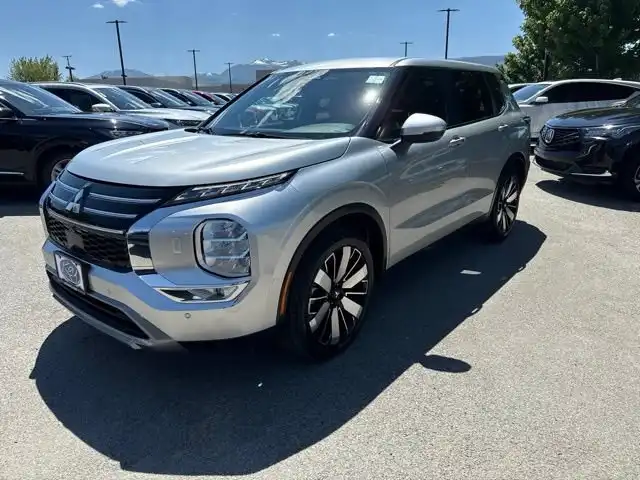 2025 Mitsubishi Outlander SE S-AWC's photo