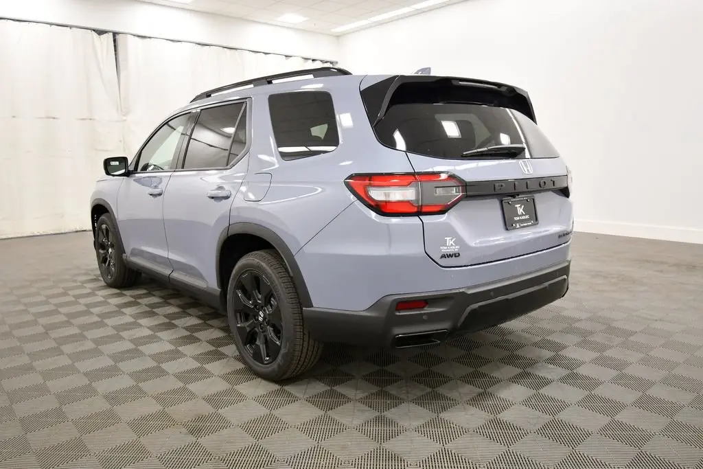 2026 Honda Pilot Black Edition AWD photo 5