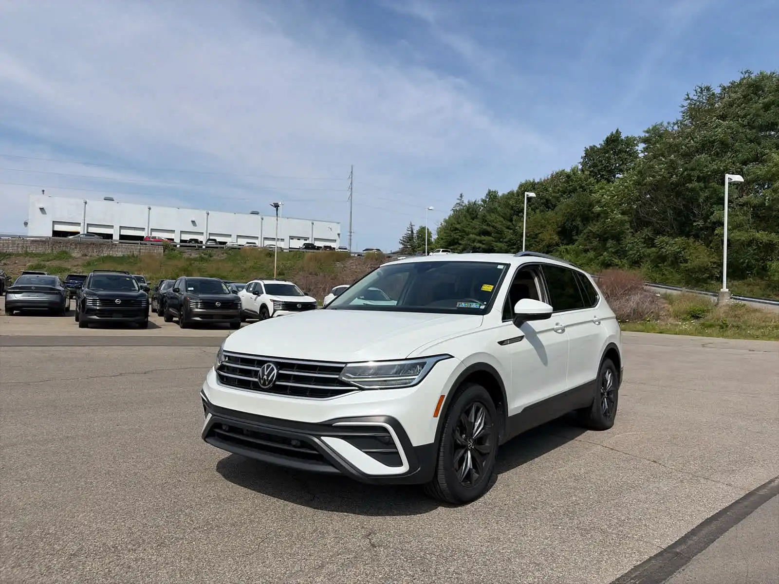 2023 Volkswagen Tiguan 2.0T SE's photo