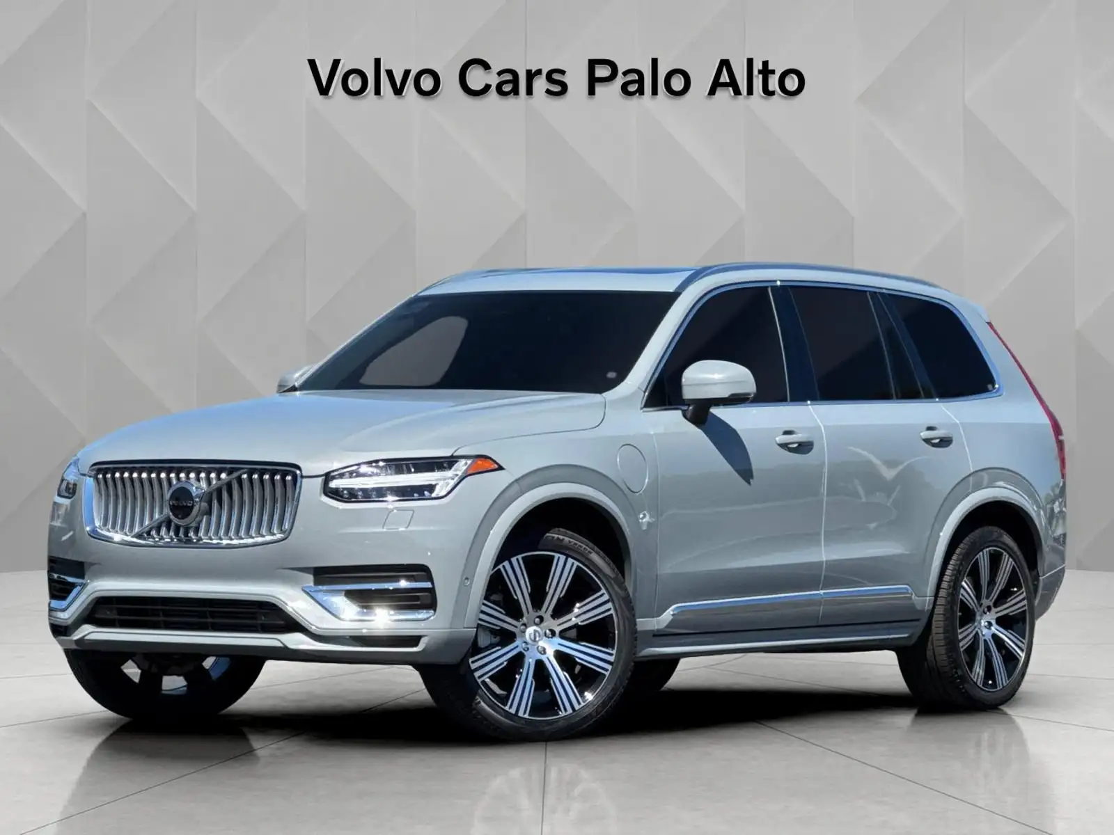 2025 Volvo XC90 T8 Recharge Plus Bright 7-Seat 4WD's photo