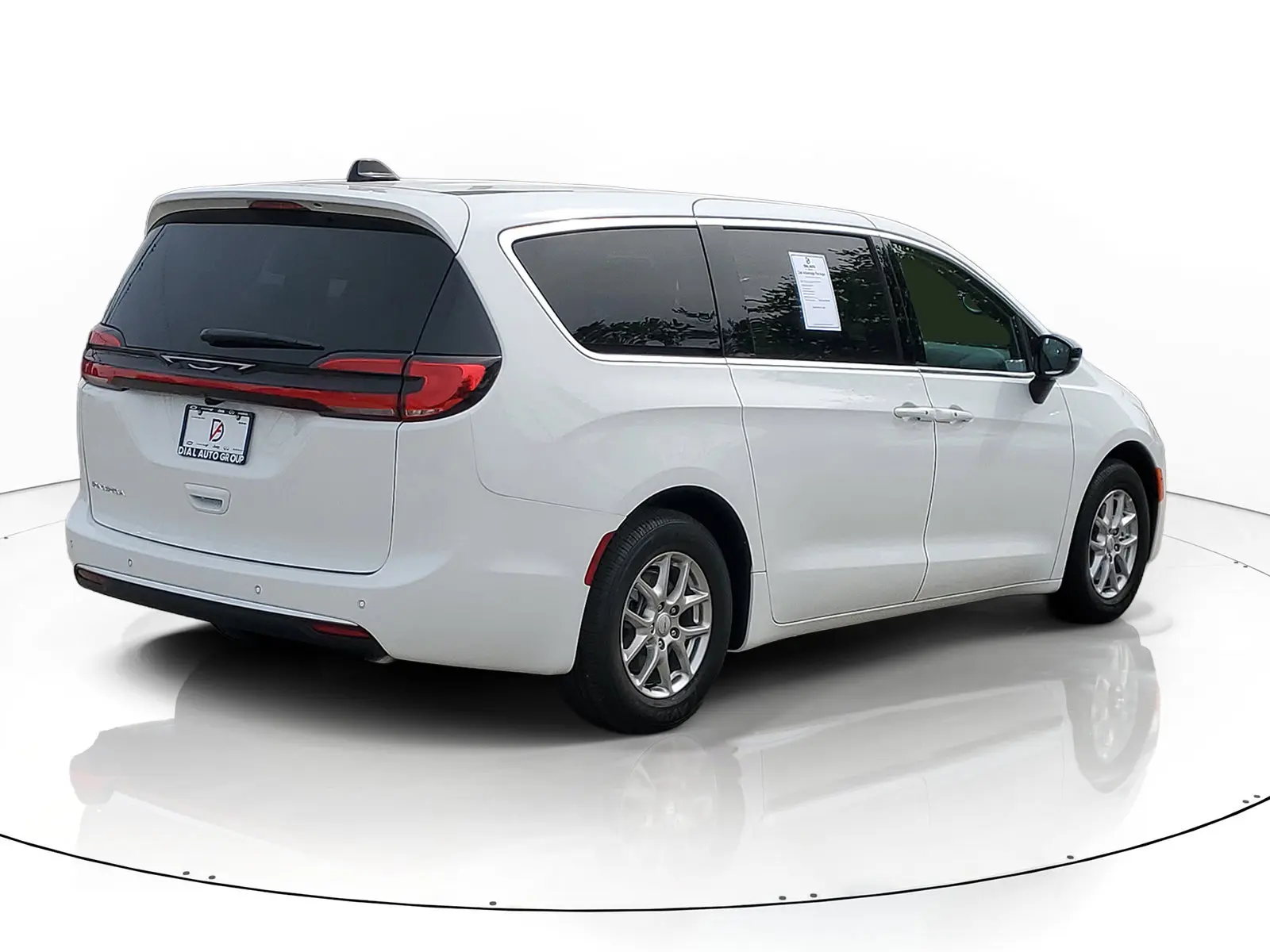 2027 Chrysler Pacifica Select photo 4