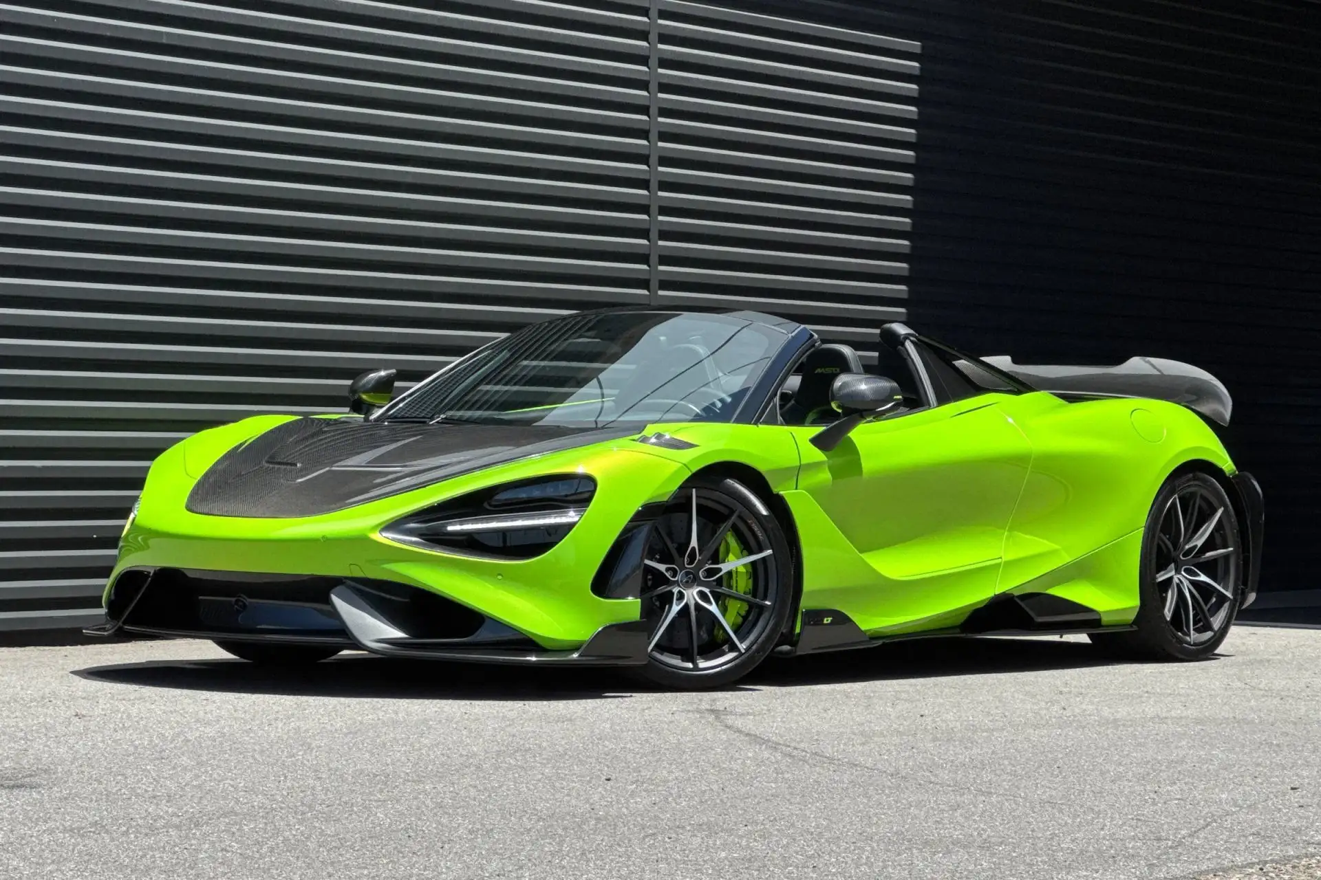 2022 McLaren 765LT Base's photo