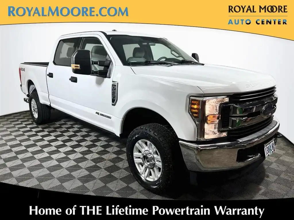 2018 Ford F-250 XLT 4WD Crew Cab 8' Box's photo