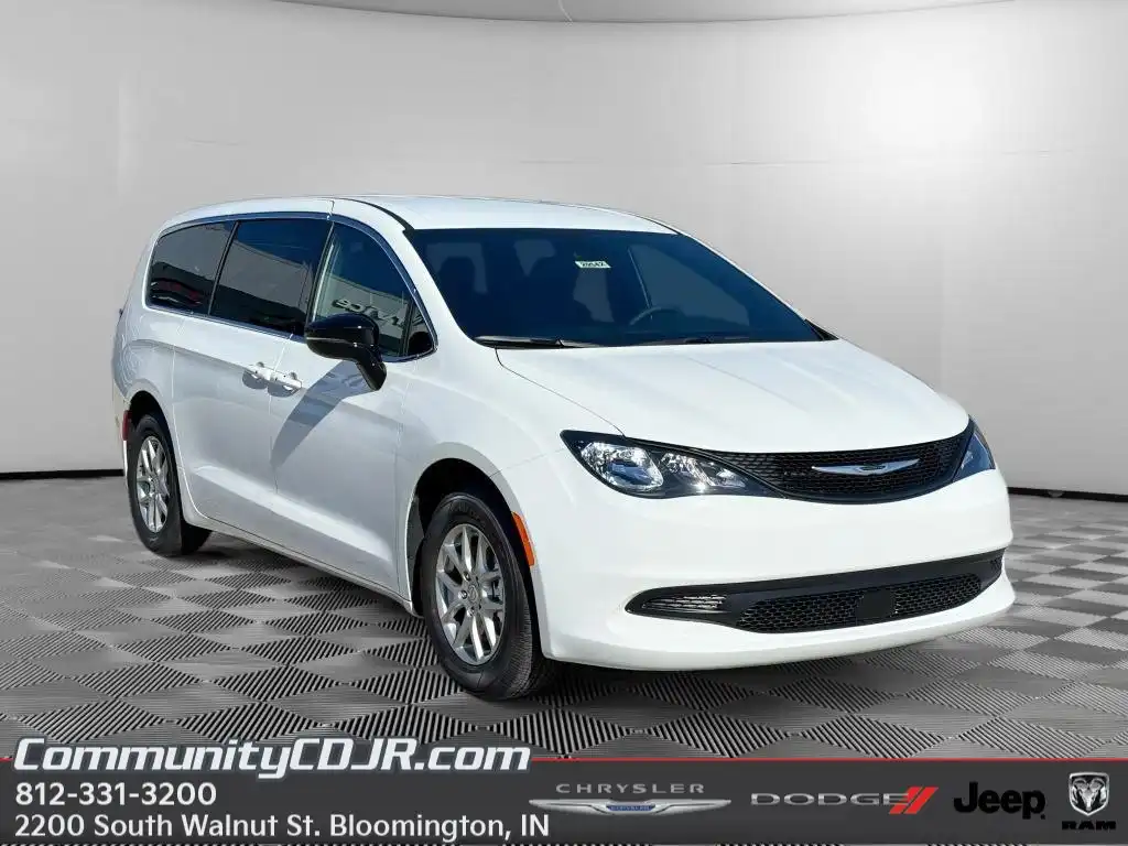 2026 Chrysler Voyager LX's photo