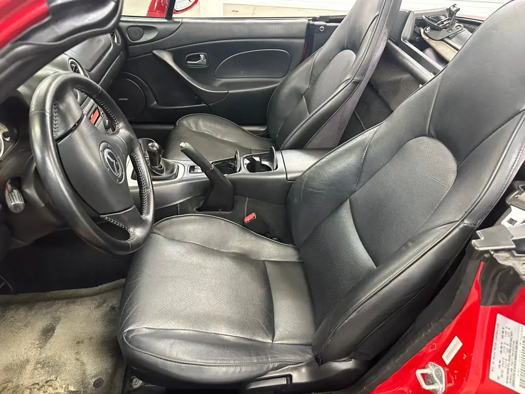 2004 Mazda MX-5 Miata LS photo 5