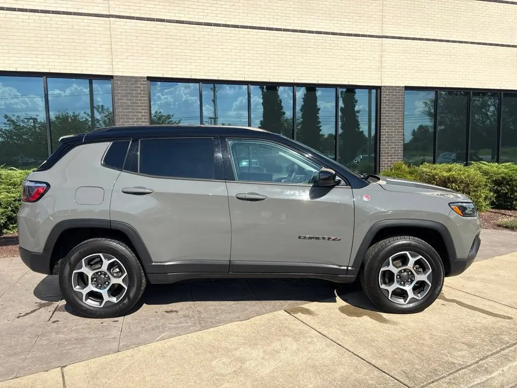2022 Jeep Compass Trailhawk 4WD photo 3