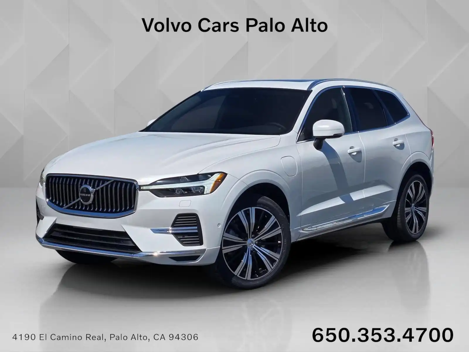 2023 Volvo XC60 T8 Plus Bright Theme AWD's photo