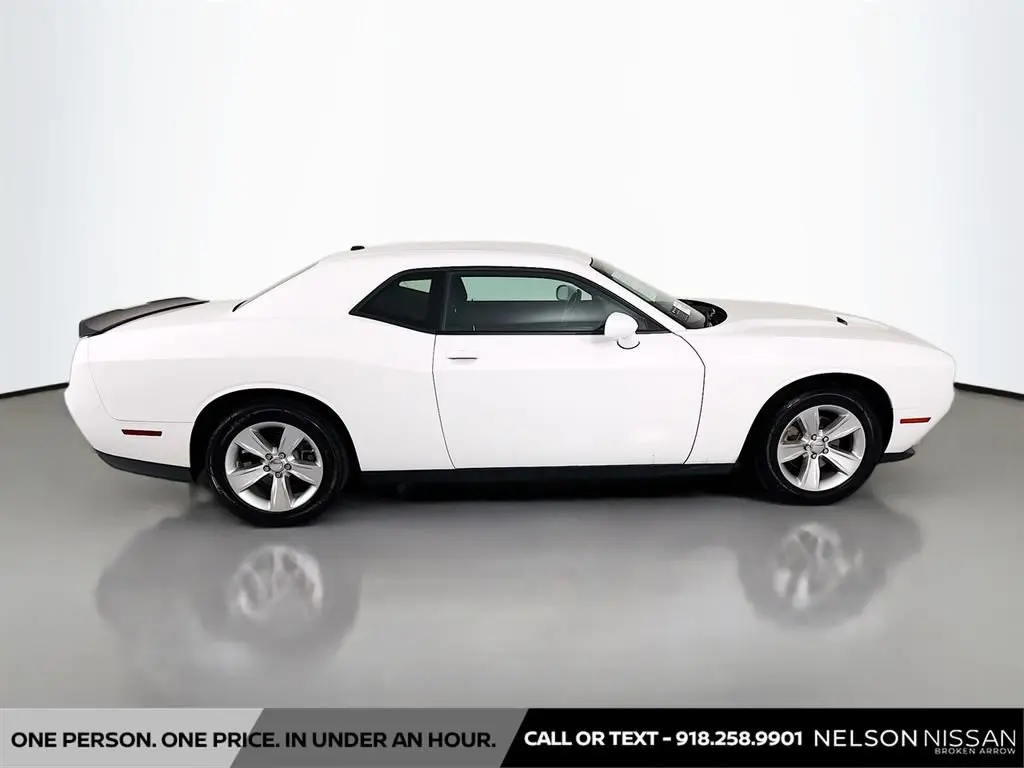 2023 Dodge Challenger SXT Auto photo 4