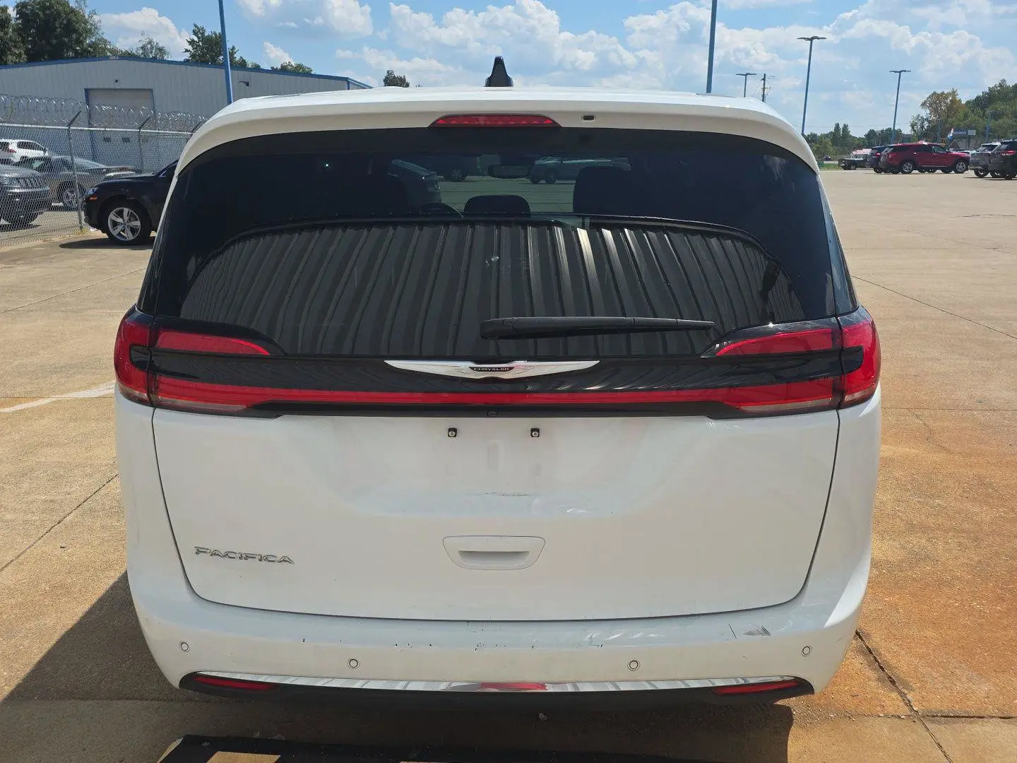 2025 Chrysler Pacifica Select photo 4