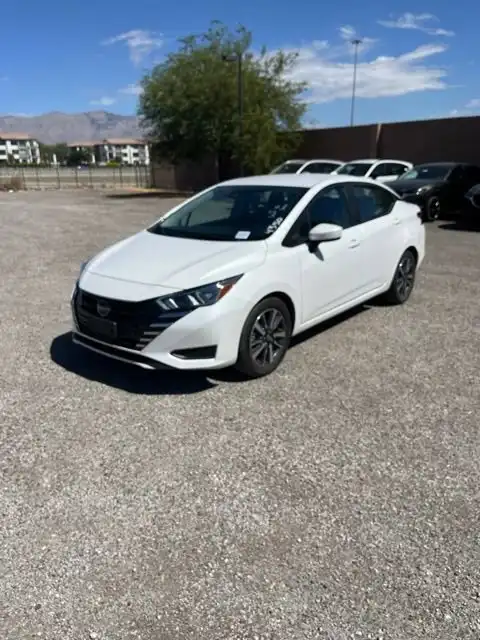 2024 Nissan Versa 1.6 SV CVT's photo