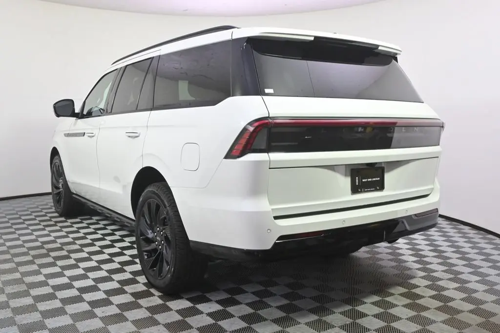 2026 Lincoln Navigator Reserve 4WD photo 4