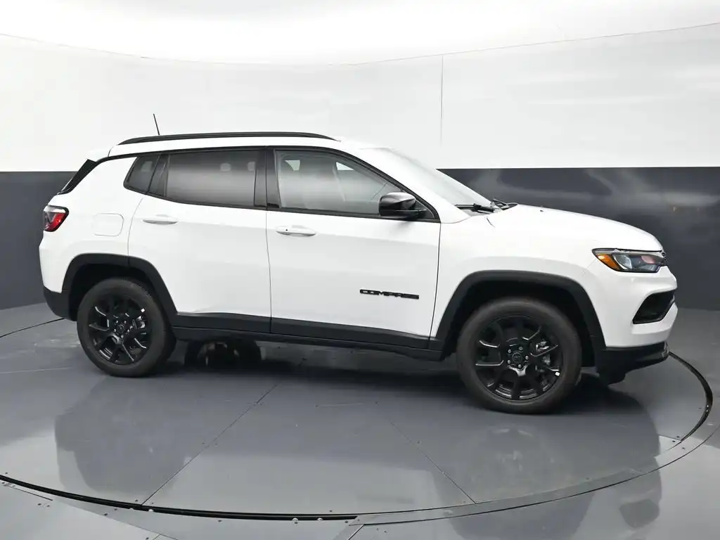 2026 Jeep Compass Latitude Altitude 4X4's photo