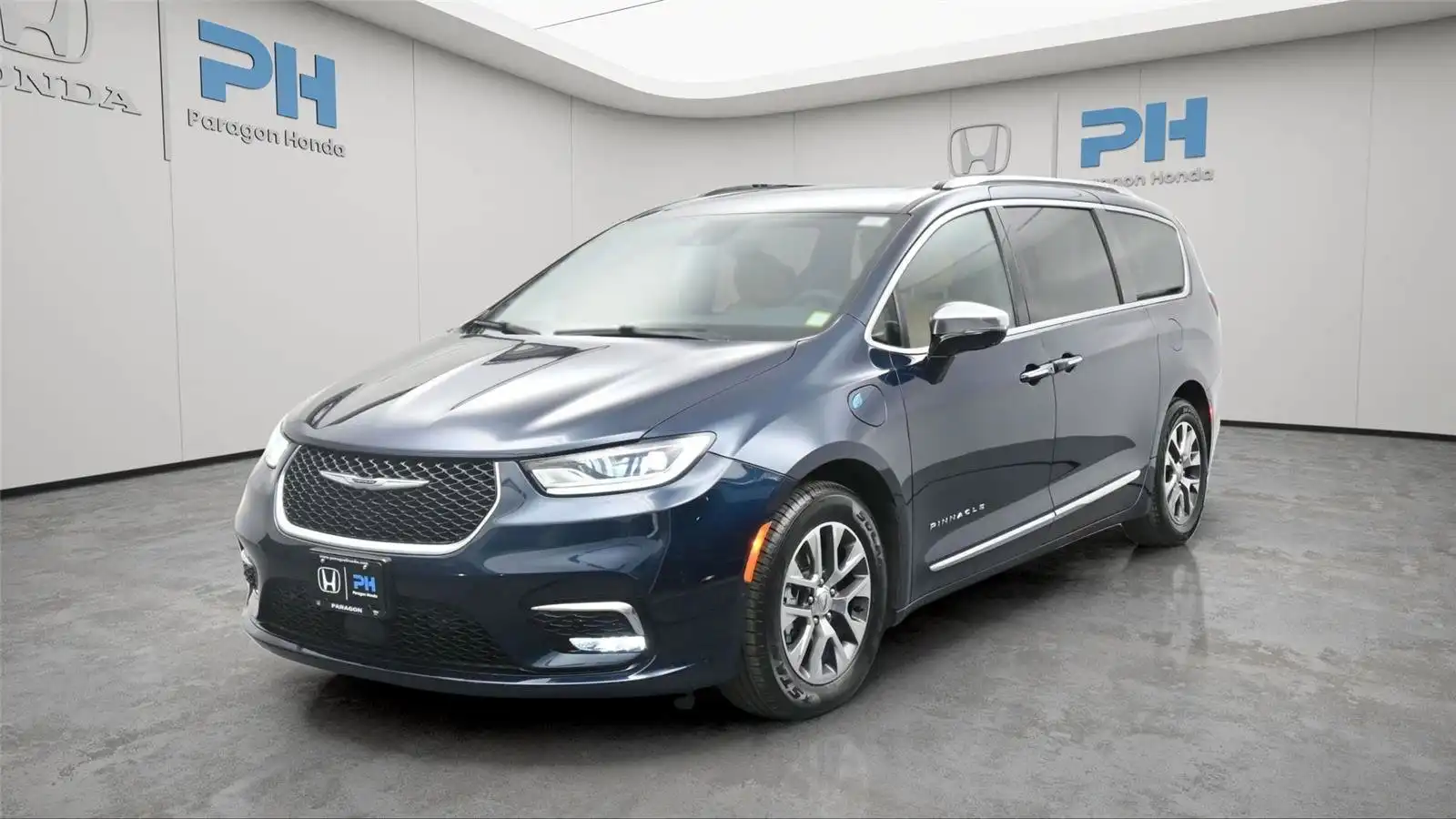 2023 Chrysler Pacifica Hybrid Pinnacle Hybrid's photo
