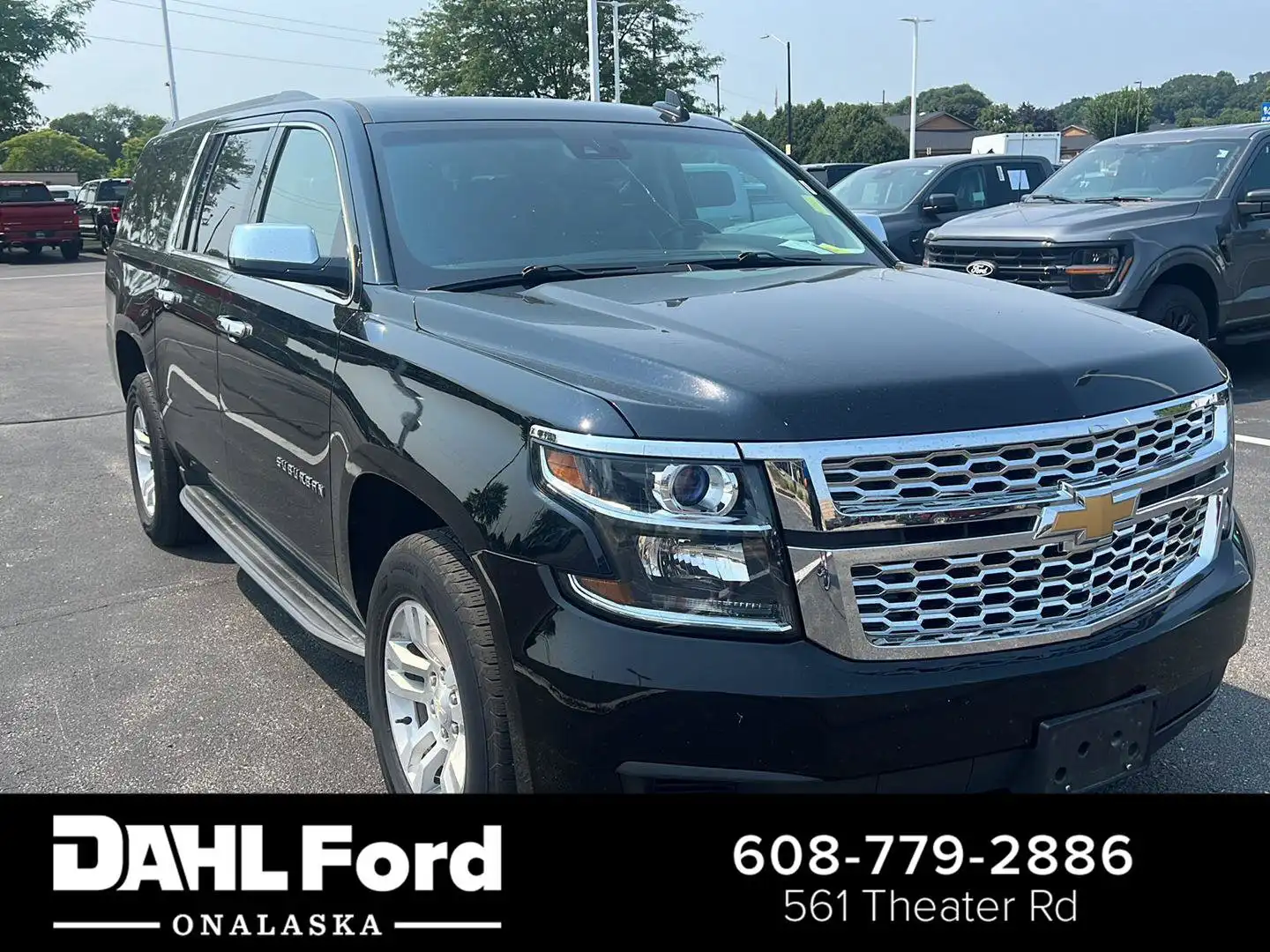 2018 Chevrolet Suburban 4WD 1500 LT's photo