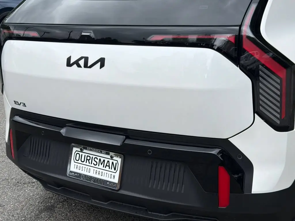 2027 Kia EV3 Land photo 5