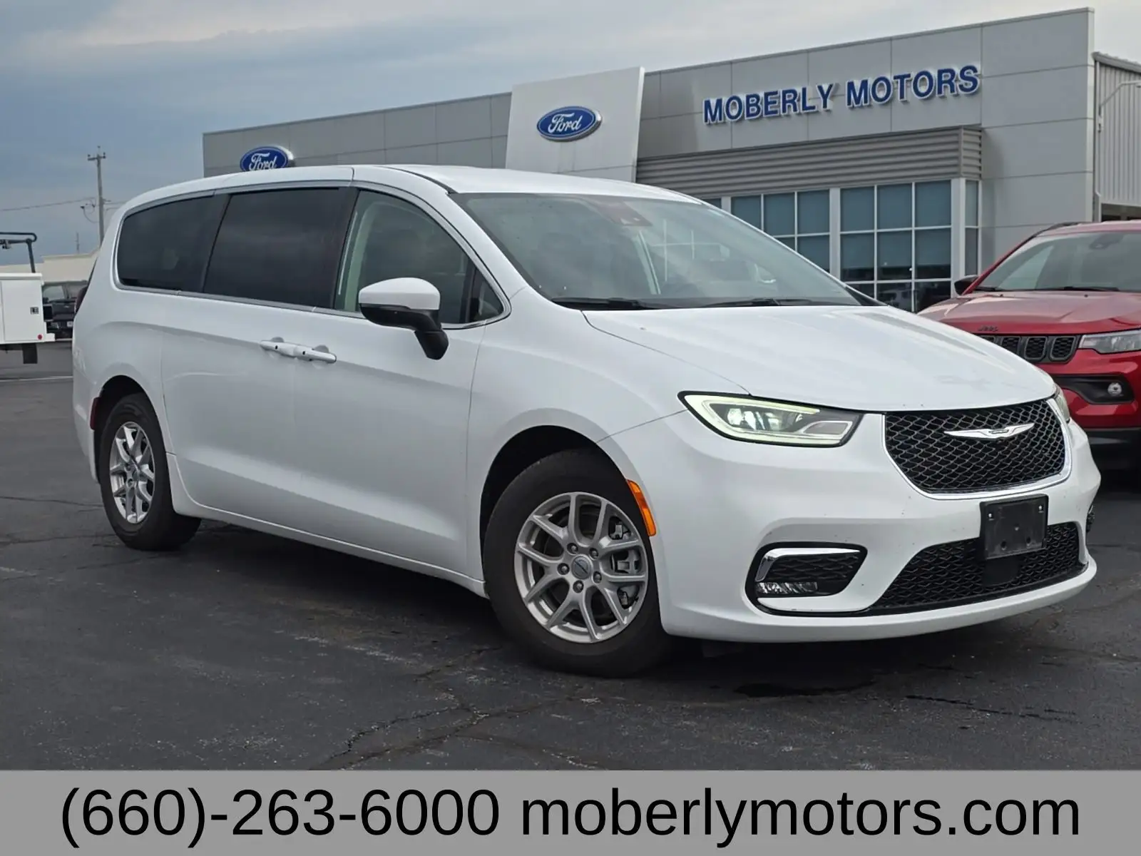 2023 Chrysler Pacifica Touring L photo 1