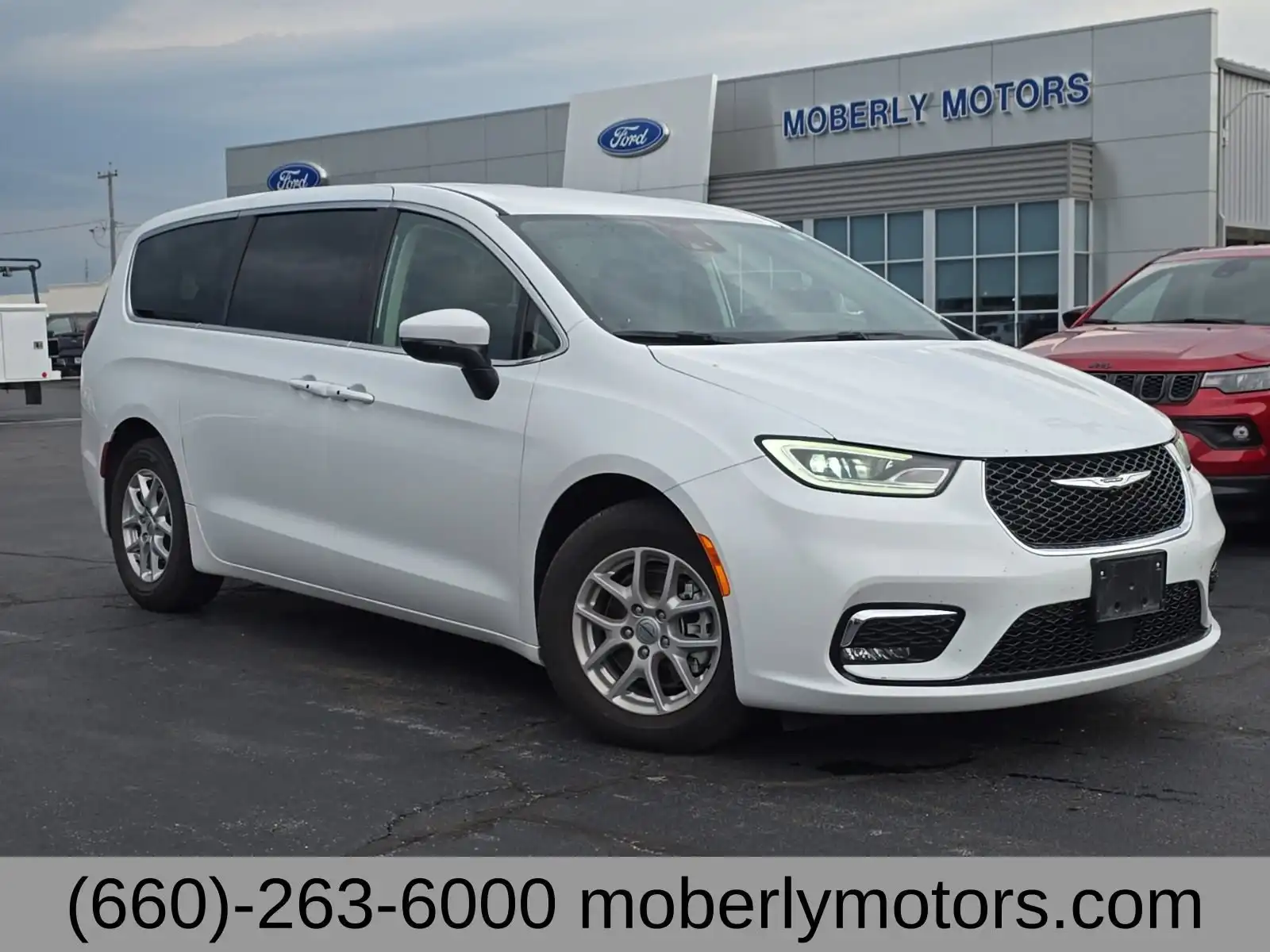 2023 Chrysler Pacifica Touring L's photo