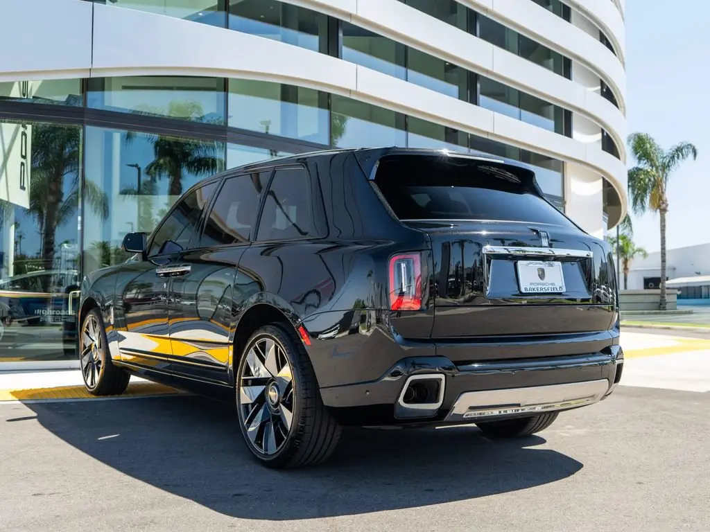 2025 Rolls-Royce Cullinan Base photo 3