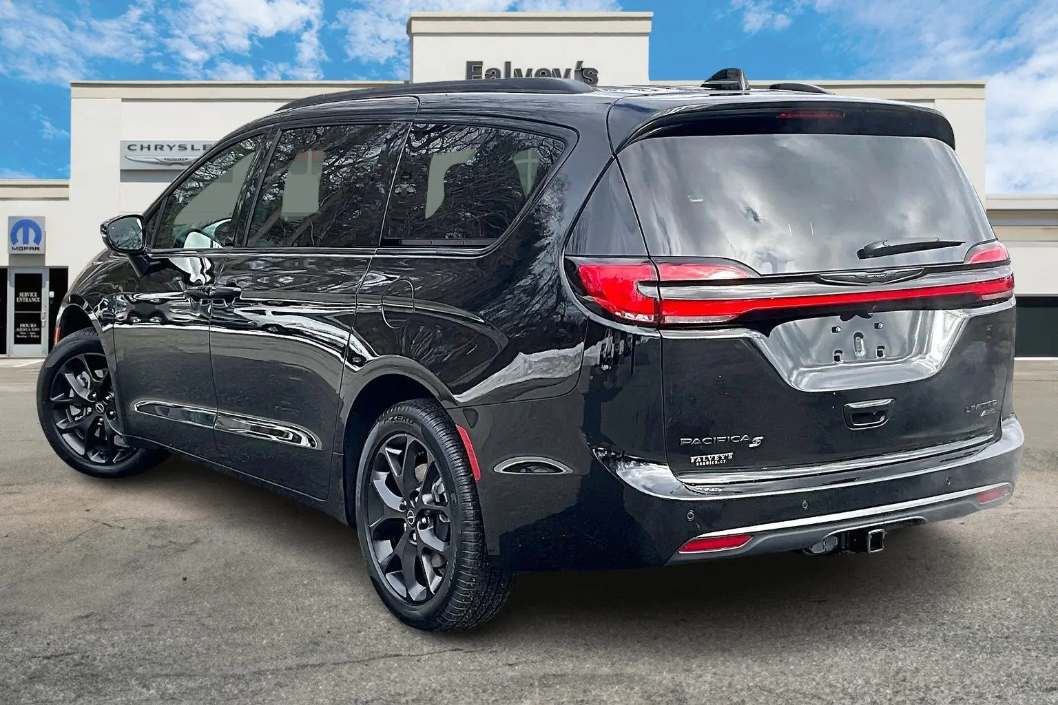 2026 Chrysler Pacifica Limited AWD photo 3